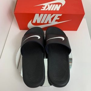 NIKE BLACK SLIDES
